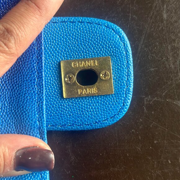 Chanel Blue Caviar leather crossbody bag - Picture 2 of 7